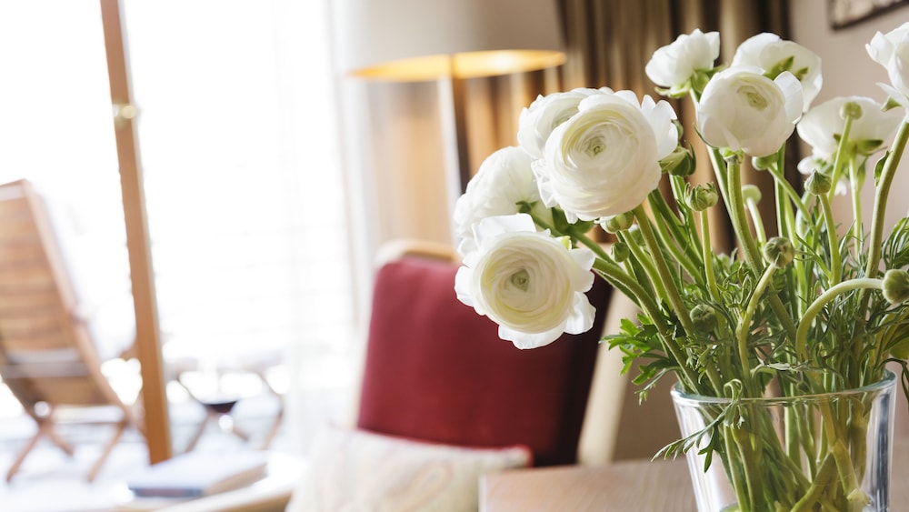 Elegant Nature Deluxe Room with Lake View photo 3