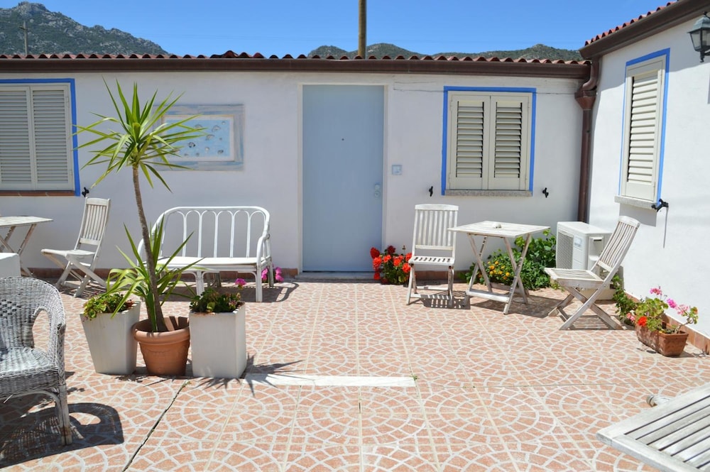 Classic Triple Room, Hill View photo 2