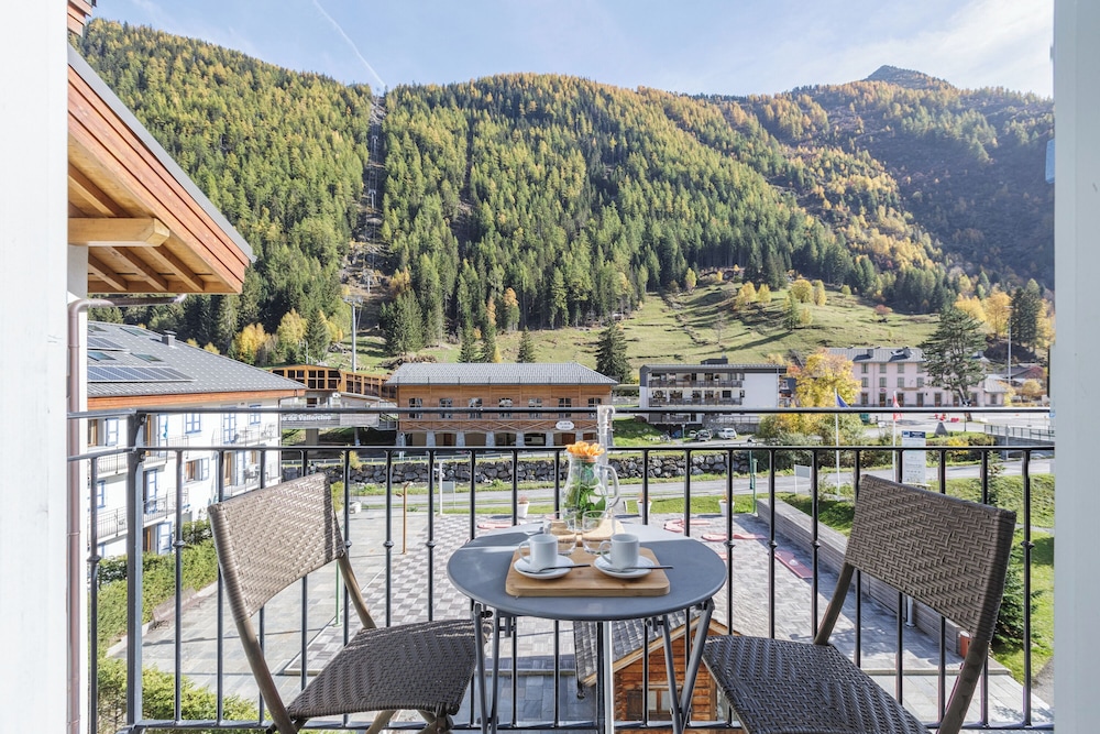 Family Apartment, Multiple Bedrooms (Vallorcine Buet 31 ski in / ski out)