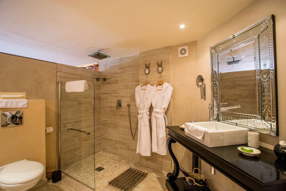 Luxury Suite photo 3
