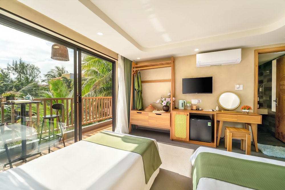 Deluxe Triple Room, Balcony, Garden View photo 3