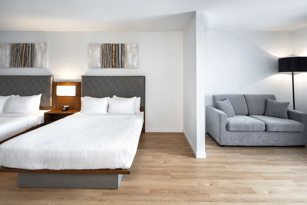 Suite, Multiple Beds, Non Smoking (No Pets Allowed) - Photo 2