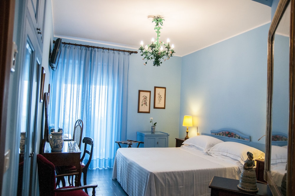 Superior Double Room, Balcony, Sea View - Photo 15