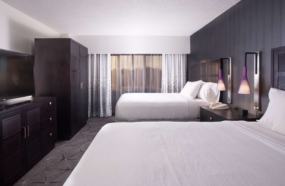 Premium Suite, 2 Double Beds, Non Smoking - Photo 2