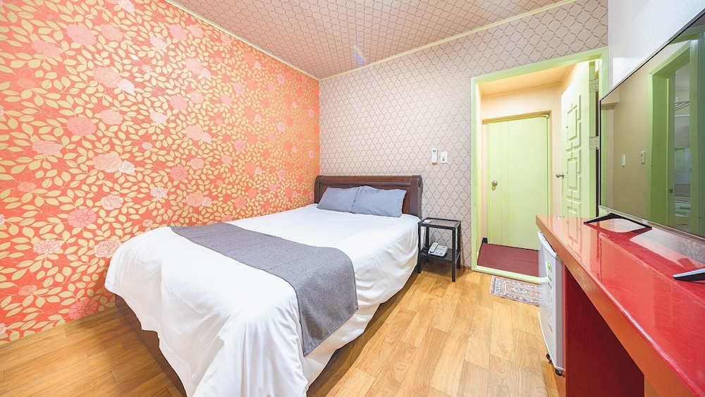 Basic Room, 1 Bedroom (Double B-8)