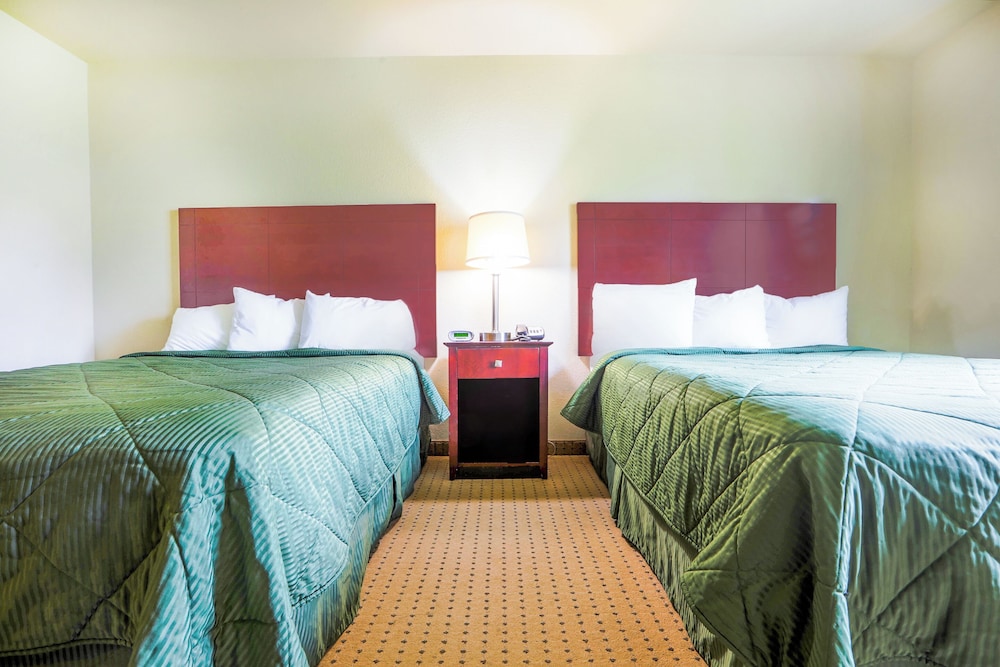 Room, 2 Queen Beds photo 3