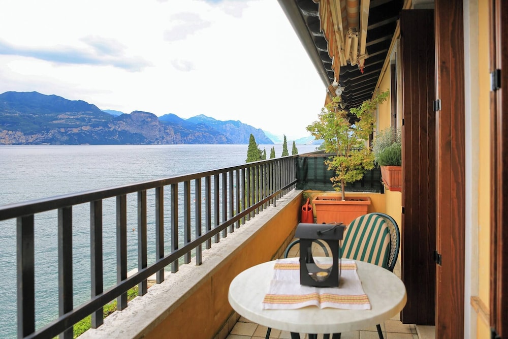Apartment, 2 Bedrooms, Balcony, Lake View photo 1