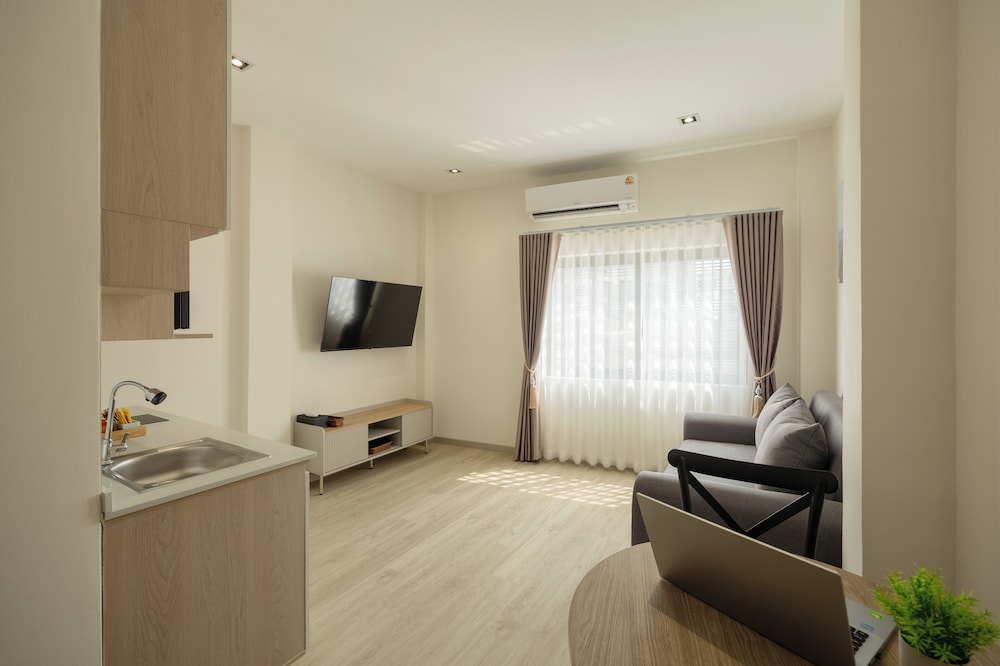 Family Studio Suite, Non Smoking, City View photo 3