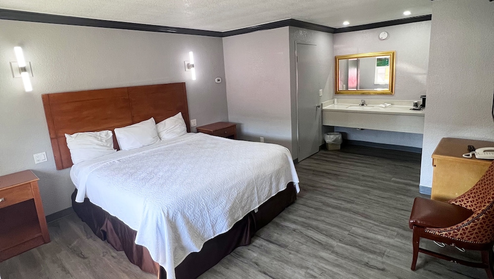 Standard Room, 1 King Bed, Non Smoking