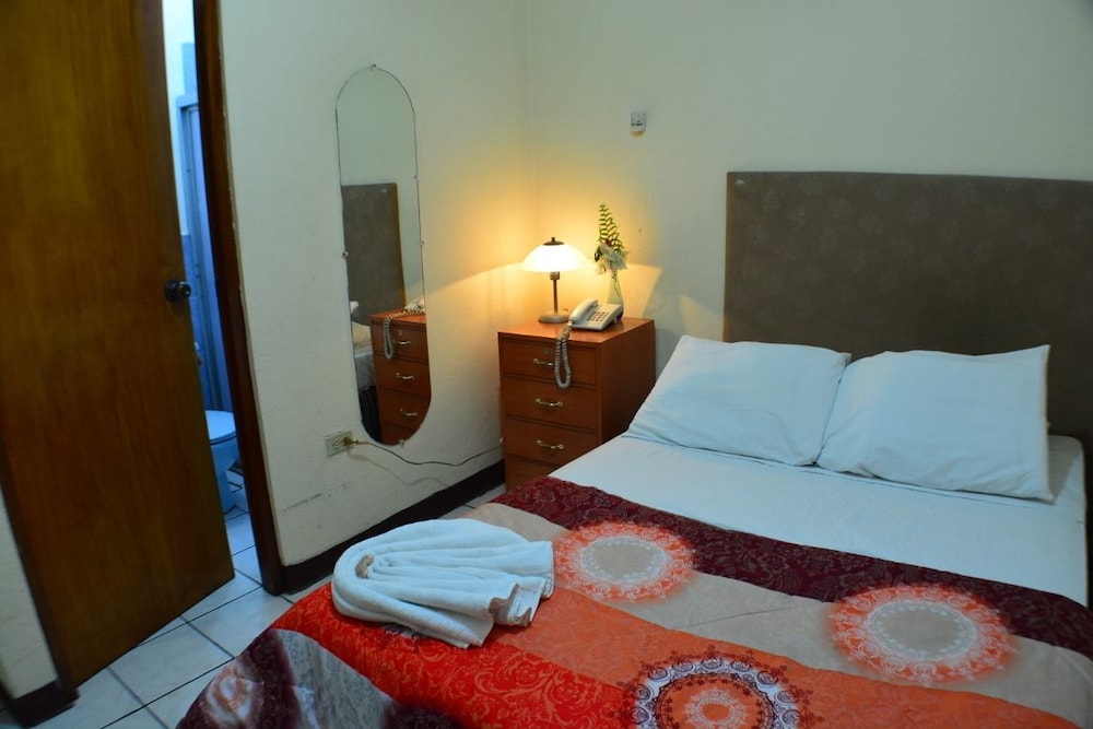 Classic Triple Room, 3 Twin Beds, Non Smoking photo 3