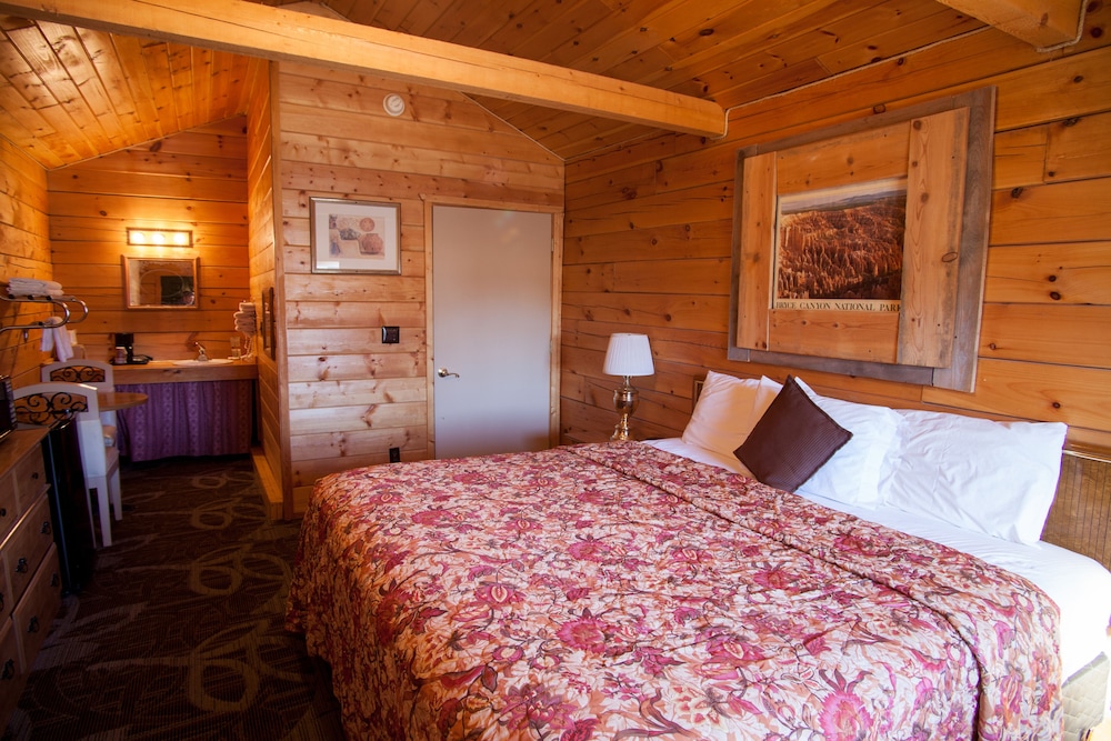 Cabin, 1 King Bed, Accessible photo 2