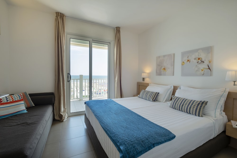 Suite, Balcony, Sea View - Photo 4
