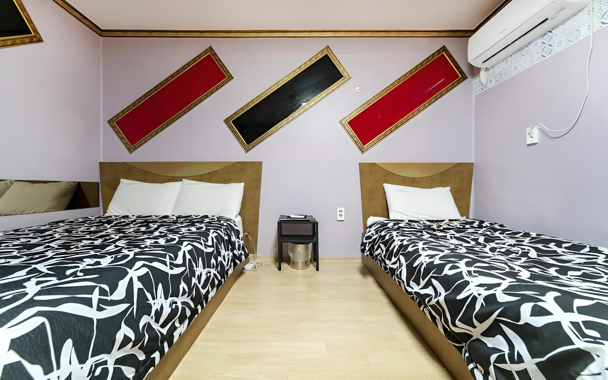 Room (Standard Twin) - Photo 6