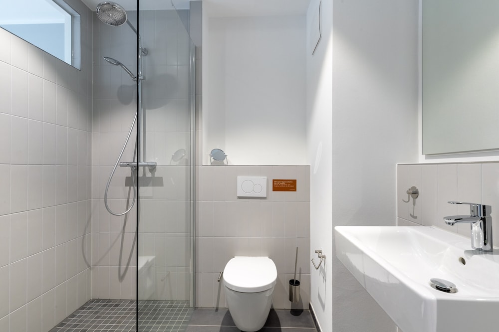 Suite M with Terrace - Photo 17