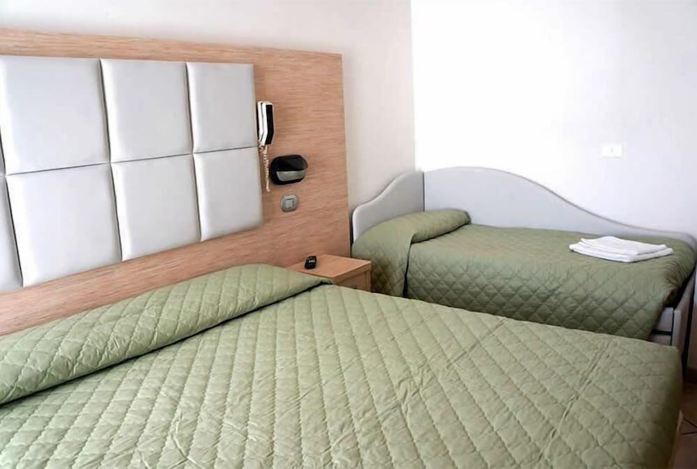 Triple Room photo 2