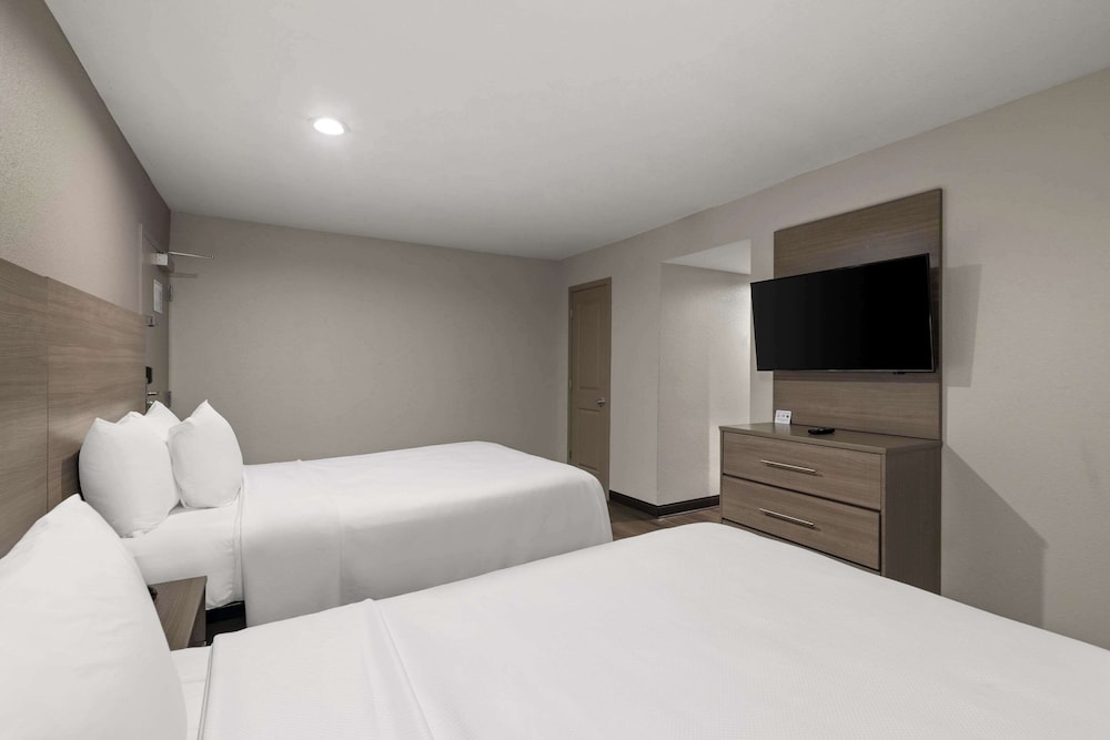 Suite, Multiple Beds, Non Smoking - Photo 3