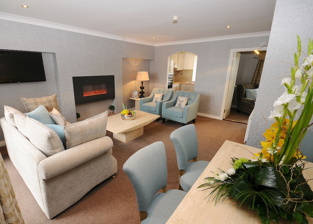 Executive Suite - Photo 8