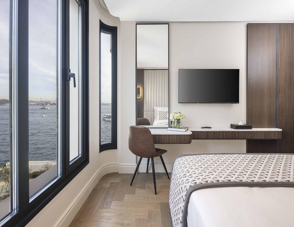 Deluxe Double Room, Partial Sea View photo 1
