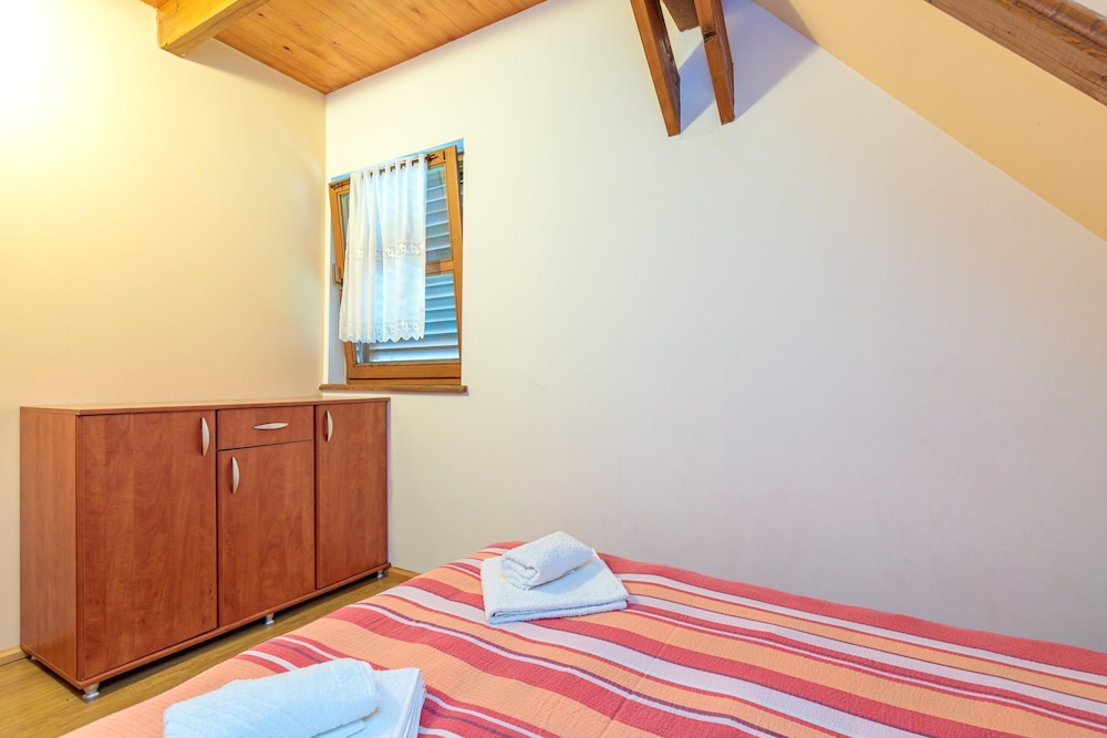Basic Twin Room photo 3