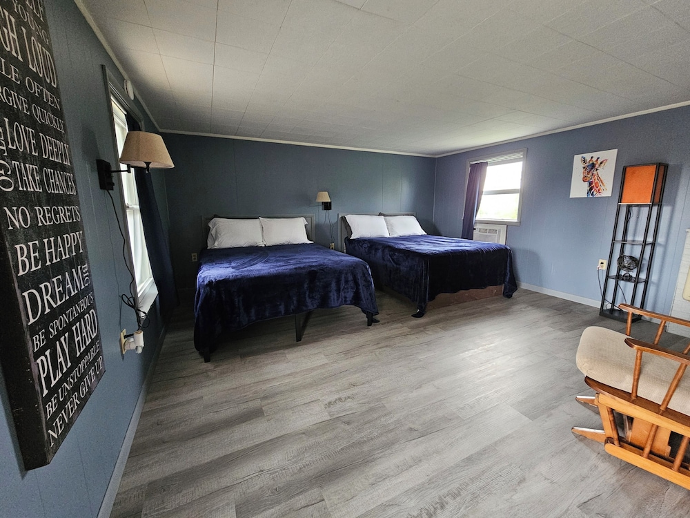 Deluxe Double Room, 2 Queen Beds photo 3
