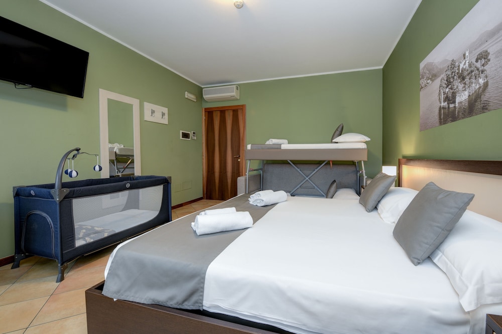 Double or Twin Room - Photo 6