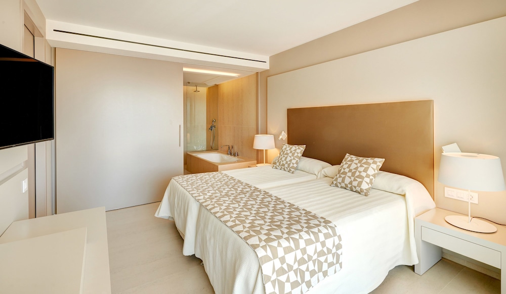 Triple Room, Balcony, Pool View