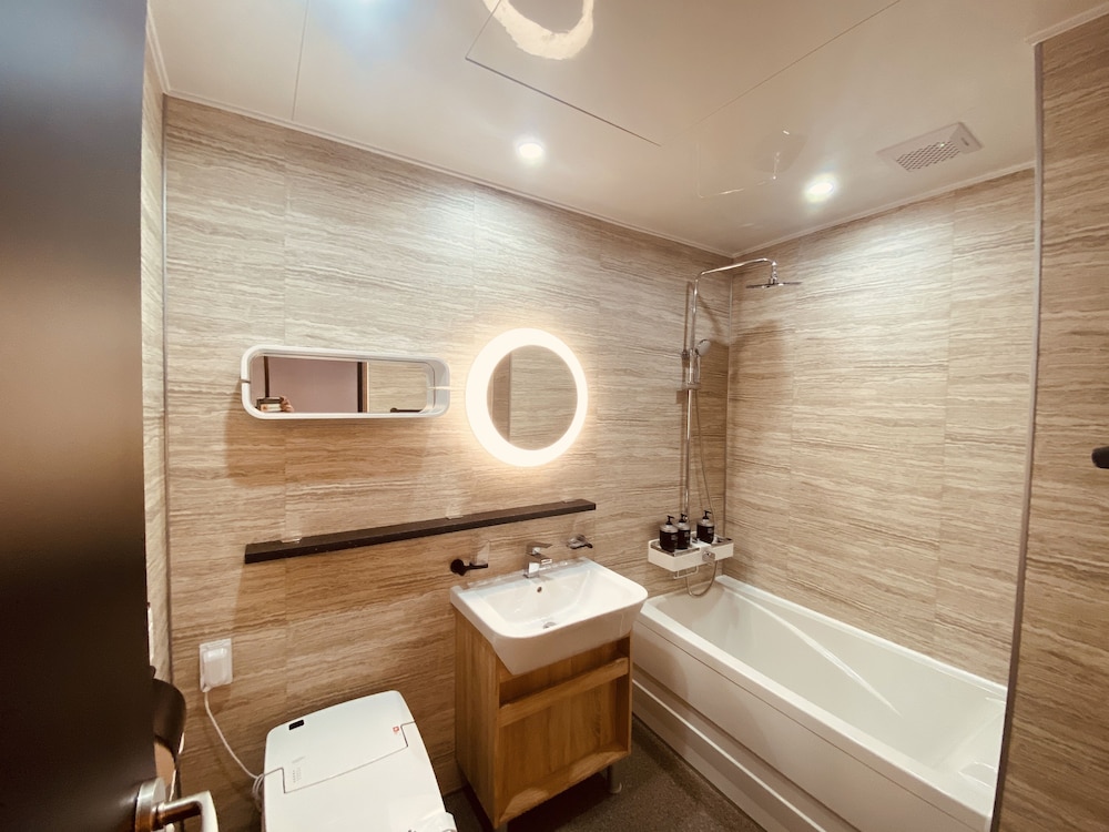 Suite - Photo 6