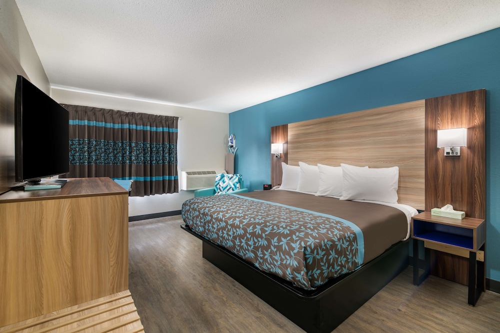 Standard Room, 1 King Bed, Non Smoking, Refrigerator & Microwave