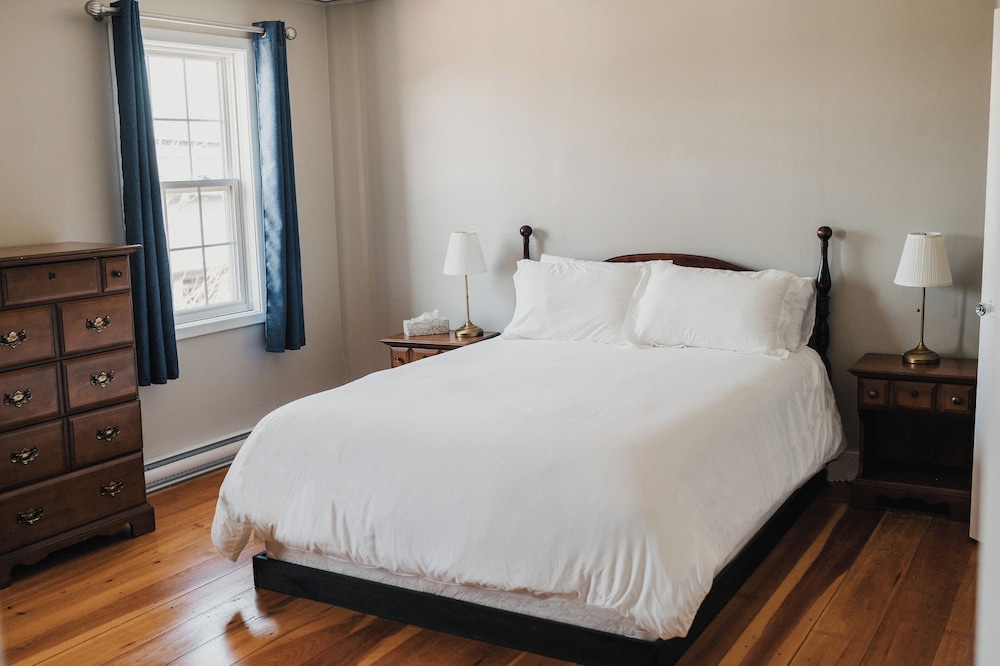 Standard Single Room, 1 Queen Bed