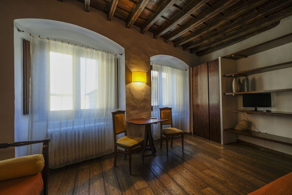Superior Double or Twin Room (Orange) photo 1