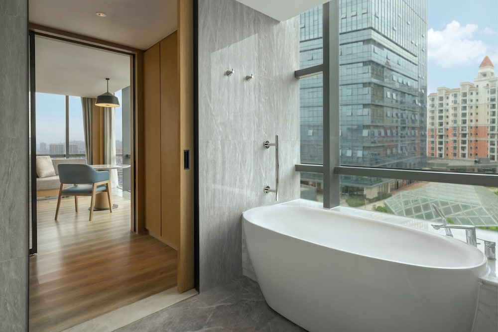 Deluxe Suite, 1 Bedroom, City View - Photo 4