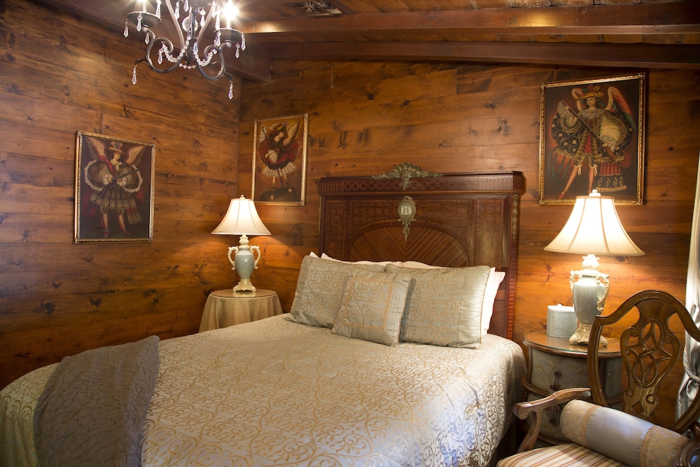 Deluxe Room, 1 Queen Bed (Wedgewood) photo 3