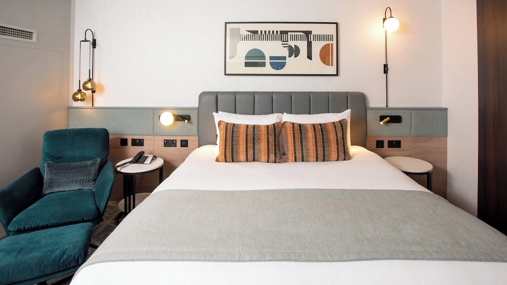 Premium Room, 1 King Bed, Club Lounge Access (Club Floor) - Photo 3
