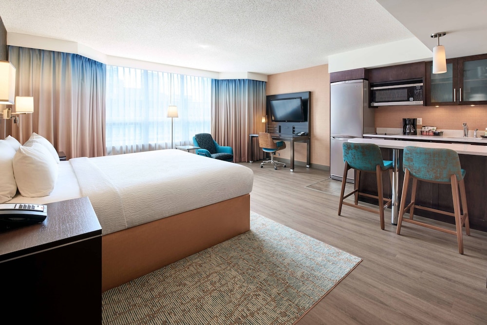 Studio Suite, 1 King Bed, City View - Photo 2