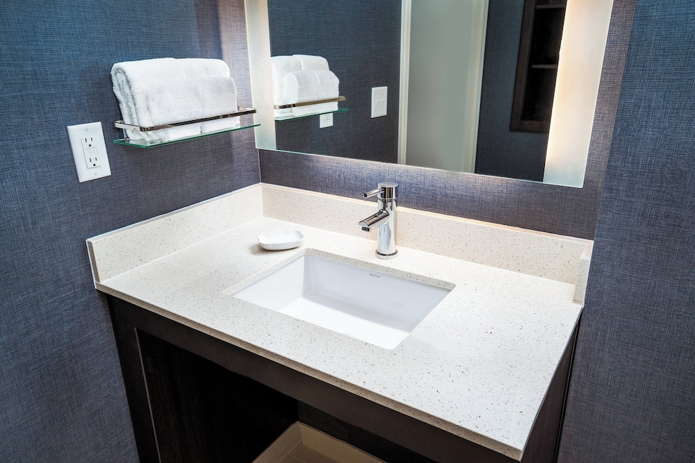 Suite, Multiple Beds - Photo 4