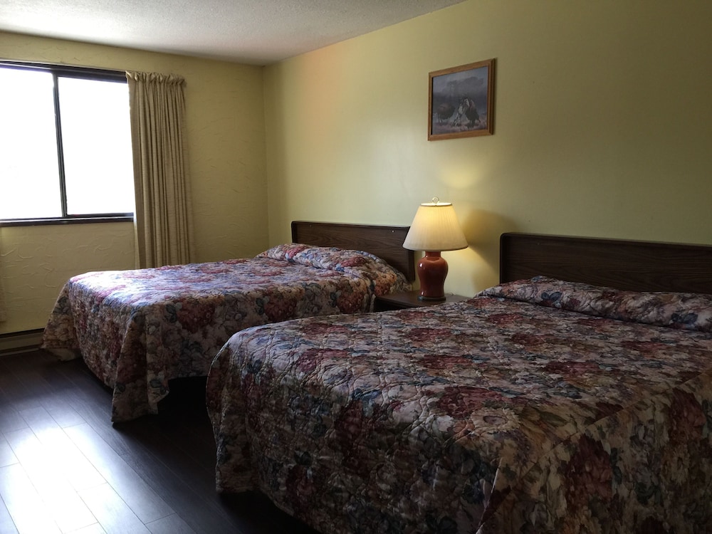 Standard Room, 1 Queen Bed, Refrigerator & Microwave photo 2