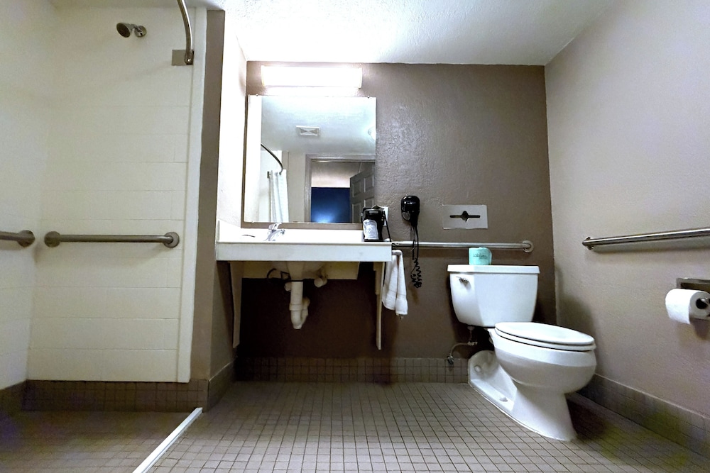 Room, Non Smoking (2 Full Beds, Accessible)