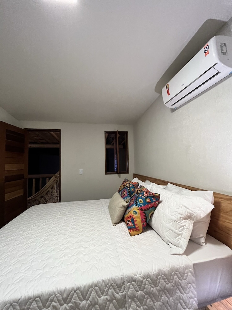 House, 4 Bedrooms - Photo 5