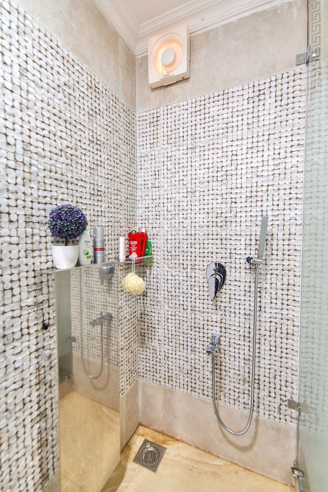 Executive Studio, Bathtub photo 3