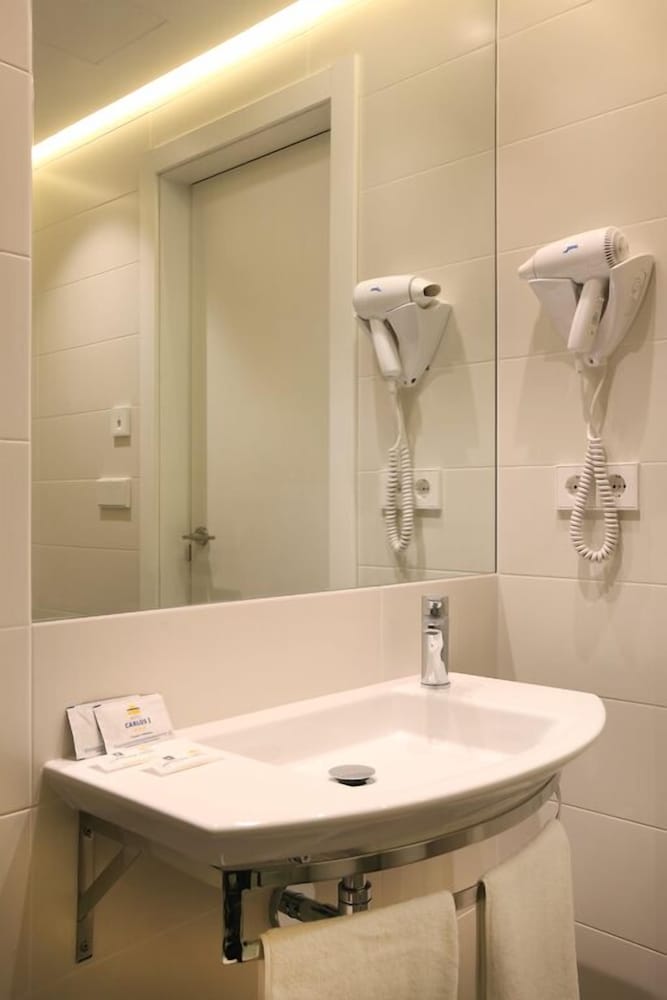 Standard Room (2 People / without terrace) - Photo 6