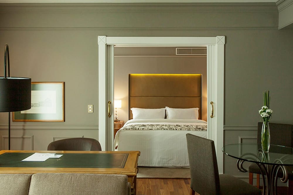 Suite (Master) - Photo 1