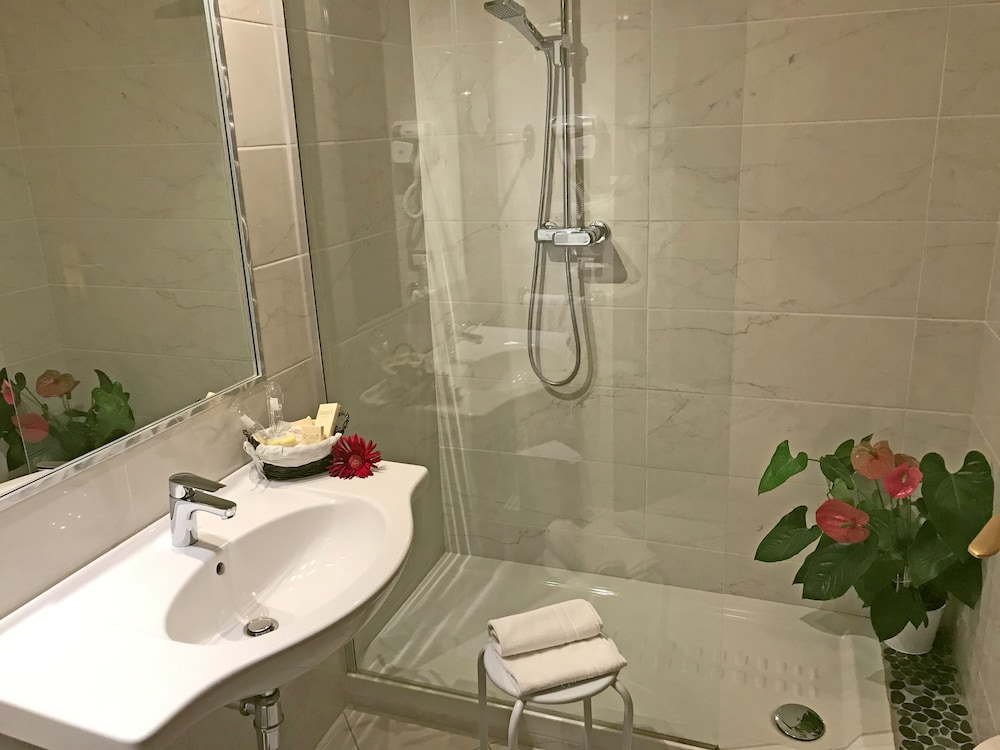 Superior Double or Twin Room - Photo 4