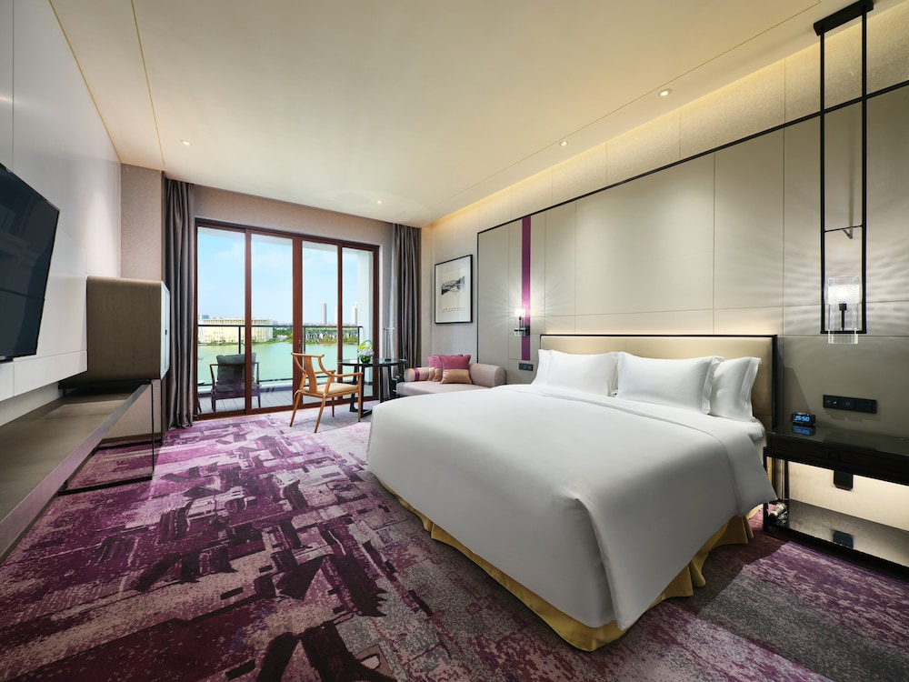 Standard Room, 1 King Bed - Photo 5