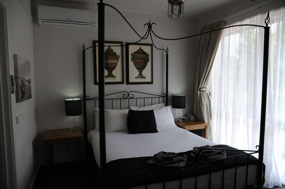 Eliza Romantic Spa Suite photo 1
