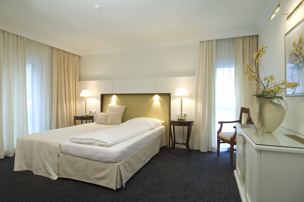 Single Room (Elegance)