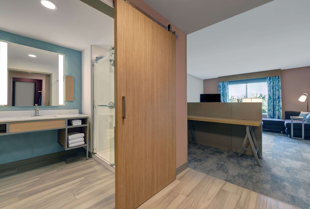 Room, 1 King Bed, Accessible (Hearing) - Photo 3