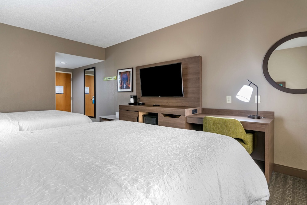 2 Queen Beds - Photo 5