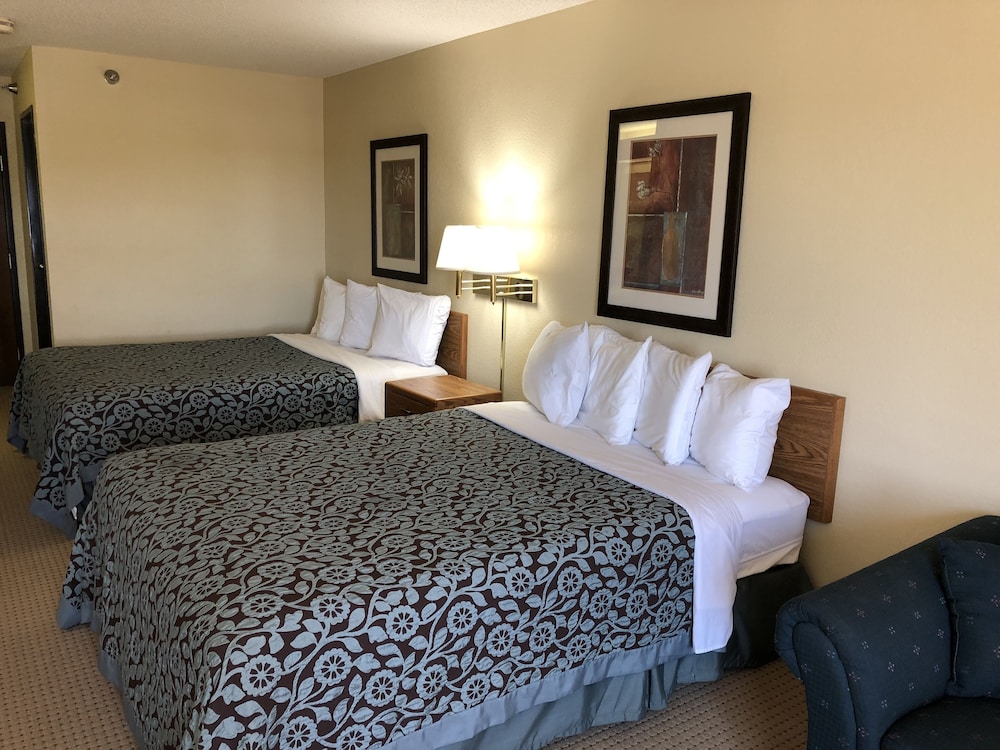 2 Queen Beds, Non-Smoking - Photo 3