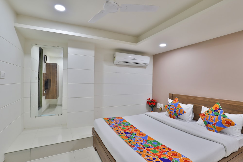 Deluxe Room (Non AC) photo 3
