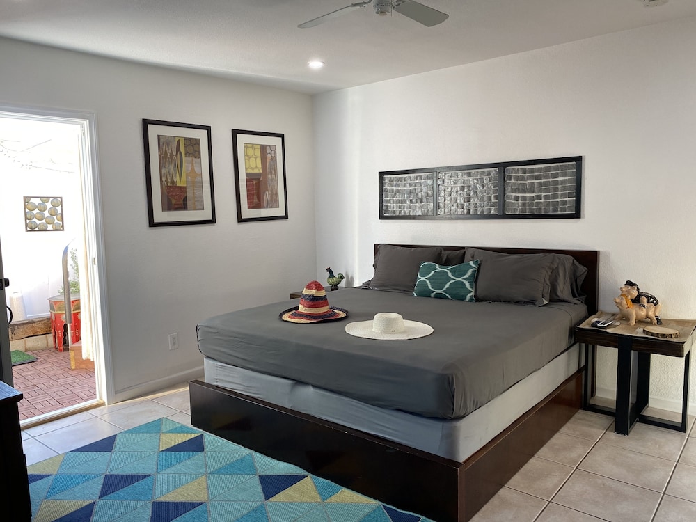 Signature Room, 2 Bedrooms, Hot Tub, Courtyard Area